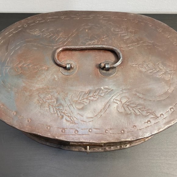 Vintage 1930s Era Metal Tin, Oval Floral Tool Box Case with lock and key Decorat - Picture 7 of 10